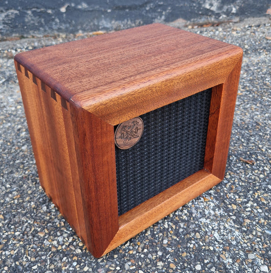 Noisy Hammer - Sapele 1x6" Guitar Speaker Cabinet