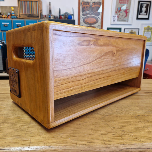 Noisy_Hammer_Trainwreck_Amp_Headshell_Teak Side