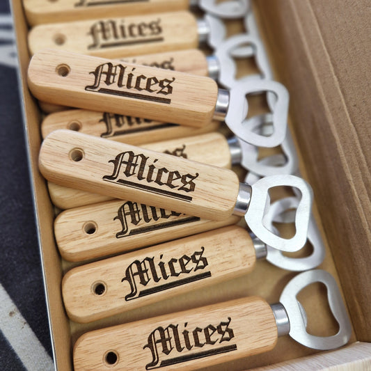 Flaschenöffner aus Holz – Laser-graviertes Set mit 24 Stück